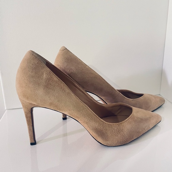 Banana Republic Cream Suede Heels - Picture 3 of 6